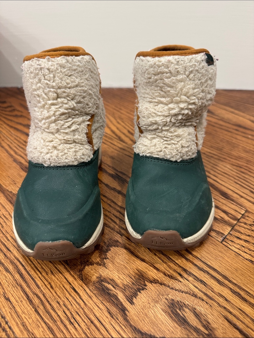 L.L. Bean Kids Sherpa-Trim Winter SNOW Boots in Green and Cream with Brown Trim - Picture 3 of 6